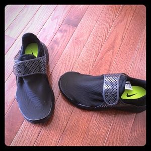 NEW without box Nike Dart Shoes